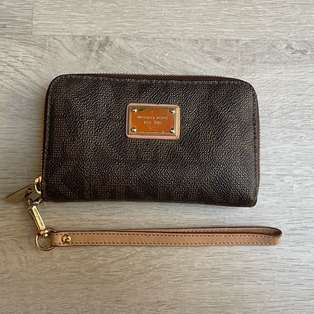 Michael Kors Wristlet Zipper Wallet